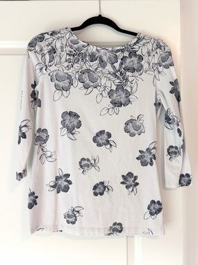 Talbots White Quarter Sleeve Floral Top with Navy Blue Print